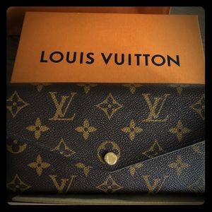 Signature Louis Vuitton Wallet